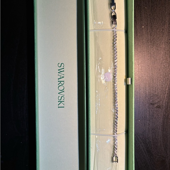 Matrix Tennis bracelet Round cut, White, Rhodium plated. - Picture 3 of 5